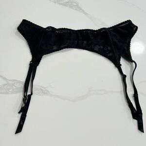 Victoria's Secret Black Lace Garter Belt M-L